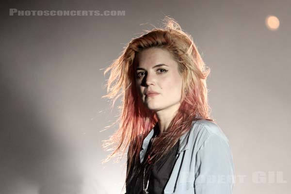 THE KILLS - 2012-06-22 - PARIS - Hippodrome de Longchamp - Alison Nicole Mosshart